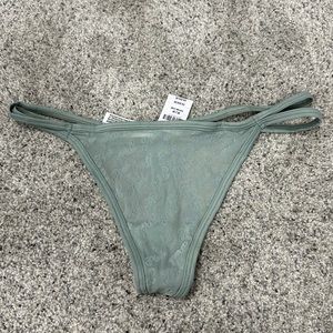 Victoria’s Secret PINK Thong underwear NWT Size M